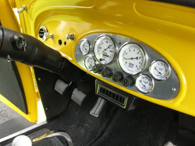 Chevrolet 5 Window Coupe 1933 image number 12