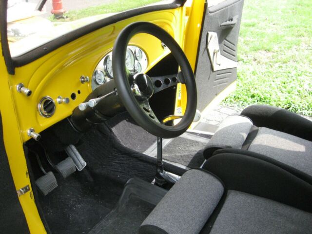 Chevrolet 5 Window Coupe 1933 image number 14