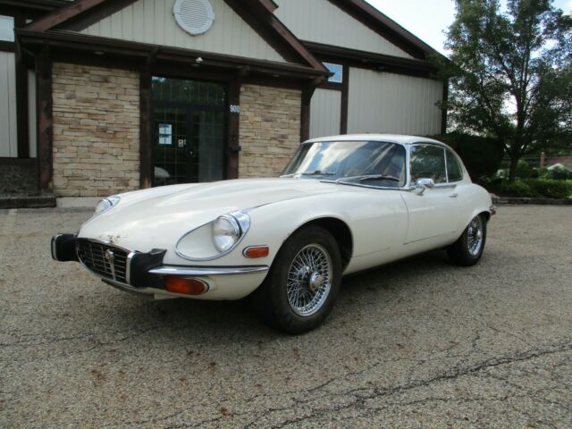 Jaguar E-Type 1972 image number 0