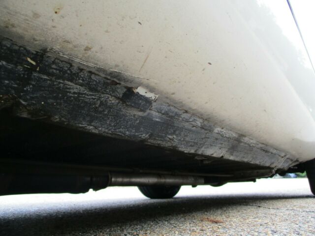 Jaguar E-Type 1972 image number 16