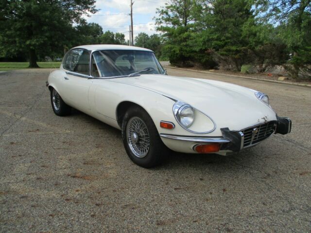 Jaguar E-Type 1972 image number 20