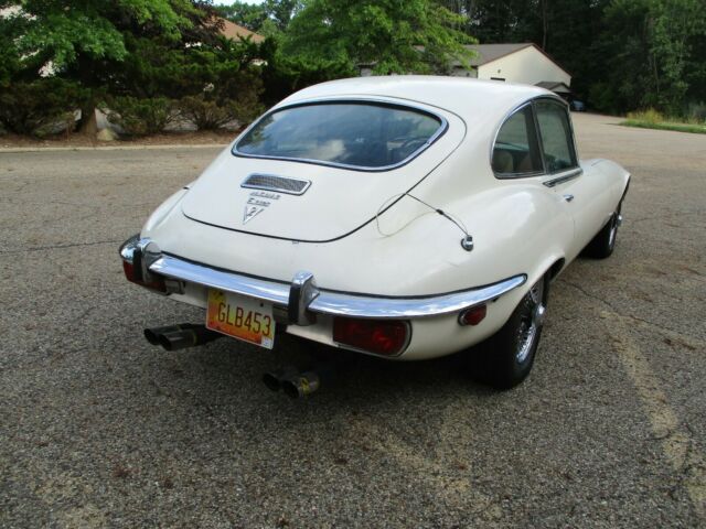 Jaguar E-Type 1972 image number 22
