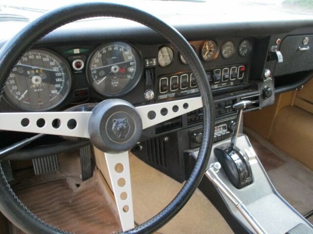 Jaguar E-Type 1972 image number 25