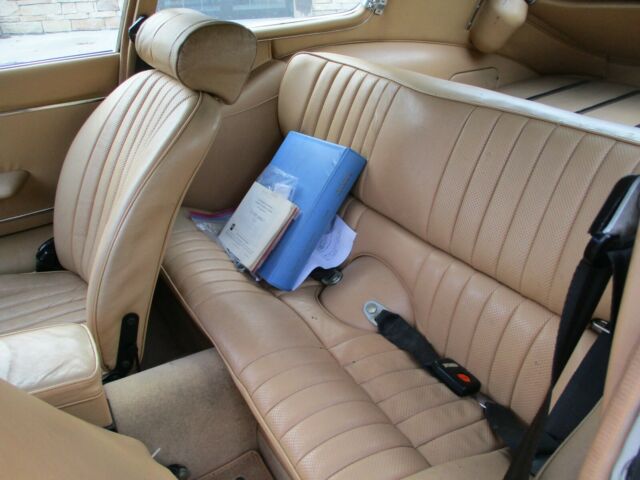 Jaguar E-Type 1972 image number 27