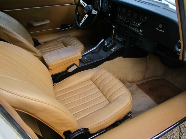 Jaguar E-Type 1972 image number 28