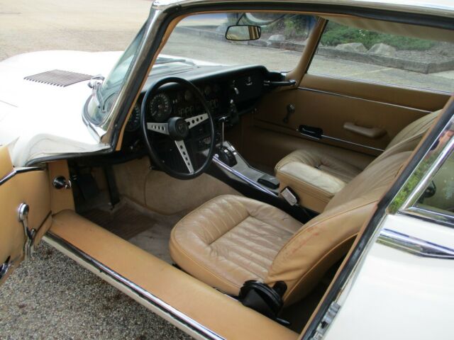 Jaguar E-Type 1972 image number 6