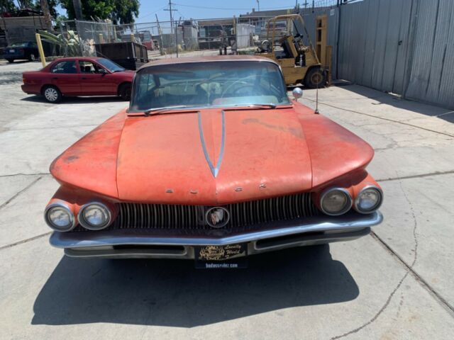 Buick LeSabre 1960 image number 2
