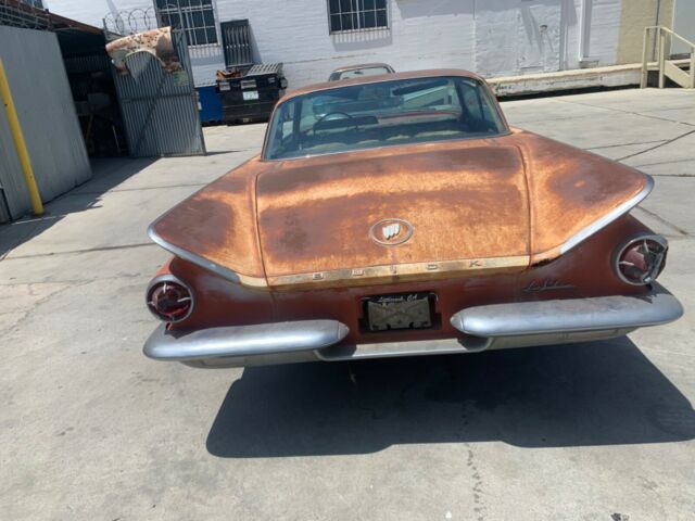 Buick LeSabre 1960 image number 3