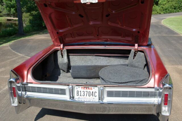 Cadillac Fleetwood 1965 image number 18