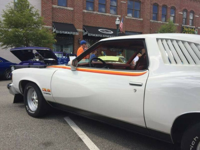 Pontiac Le Mans 1977 image number 1