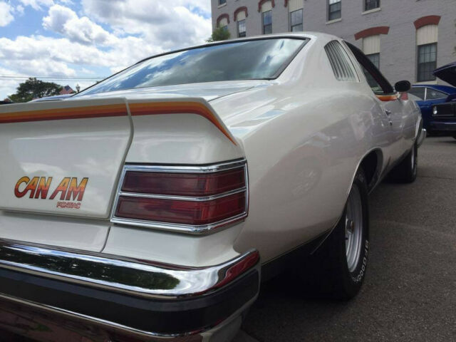 Pontiac Le Mans 1977 image number 2