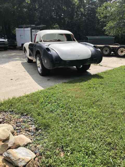 Chevrolet Corvette 1957 image number 15