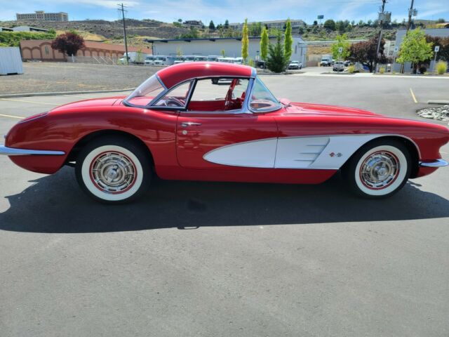 Chevrolet Corvette 1960 image number 29