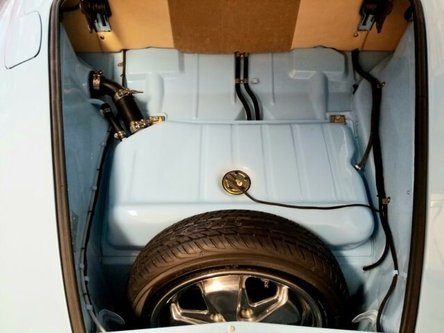 Volkswagen Karmann Ghia 1968 image number 21