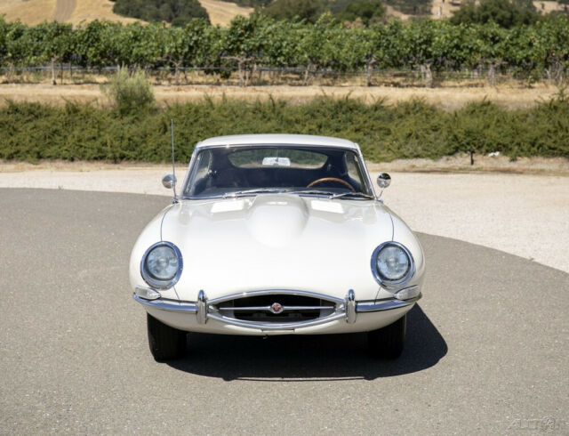 Jaguar E-Type 1966 image number 7