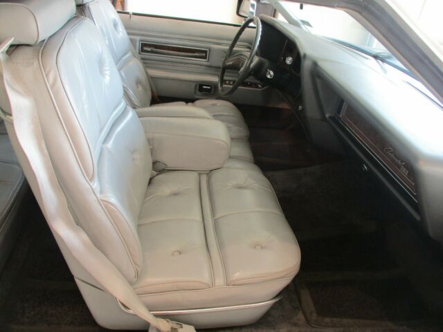 Lincoln Continental 1976 image number 10