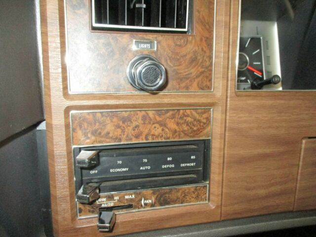 Lincoln Continental 1976 image number 14