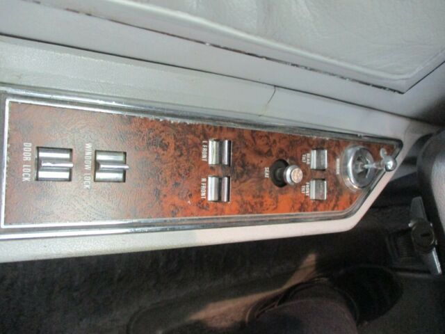 Lincoln Continental 1976 image number 18