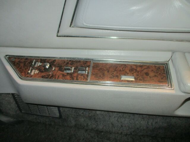 Lincoln Continental 1976 image number 19