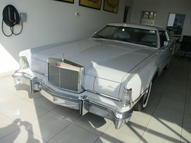 Lincoln Continental 1976 image number 25