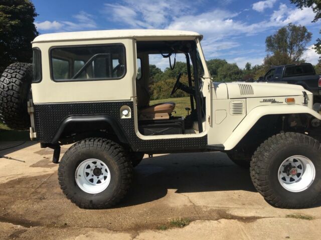 Toyota Land  Cruiser FJ40 1971 image number 1
