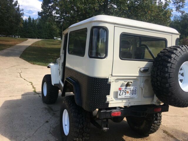 Toyota Land  Cruiser FJ40 1971 image number 3