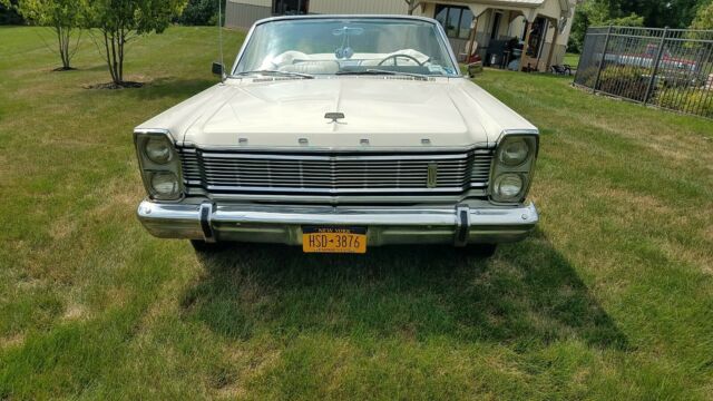 Ford Galaxie 1965 image number 10