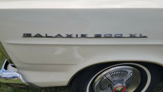 Ford Galaxie 1965 image number 12