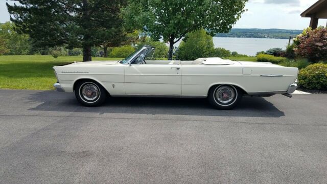 Ford Galaxie 1965 image number 23