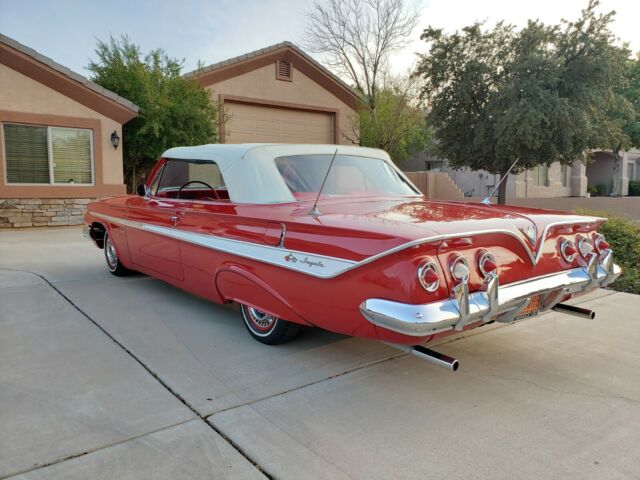 Chevrolet Impala 1961 image number 2