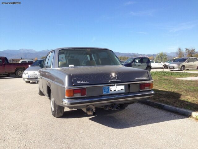 Mercedes-Benz 220 1973 image number 7