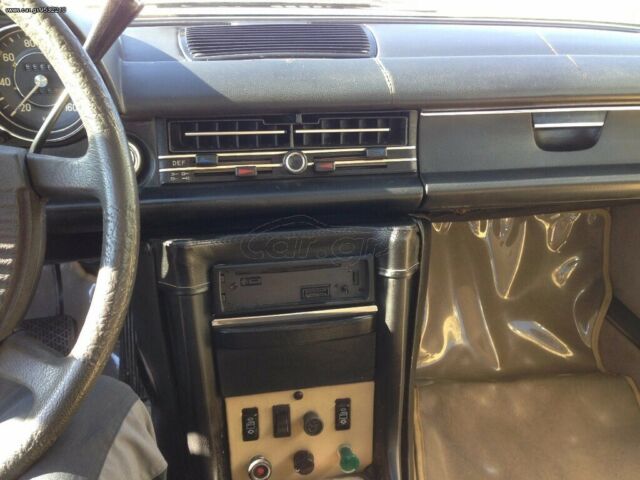 Mercedes-Benz 220 1973 image number 9