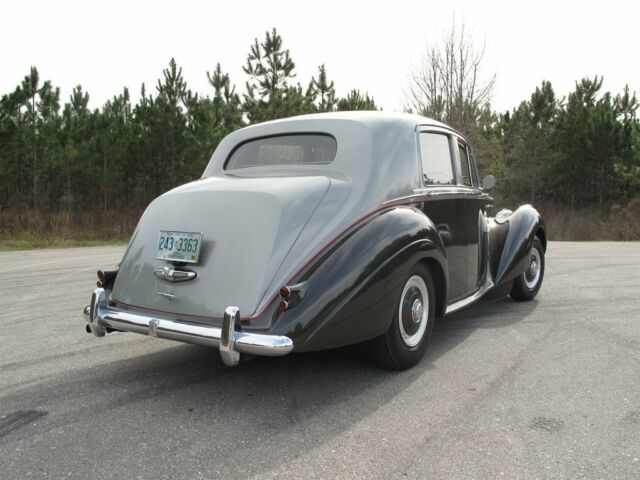 Rolls-Royce Silver Spirit/Spur/Dawn 1953 image number 6