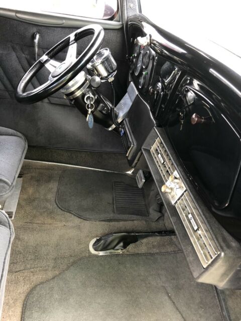 Ford Sedan 1934 image number 4
