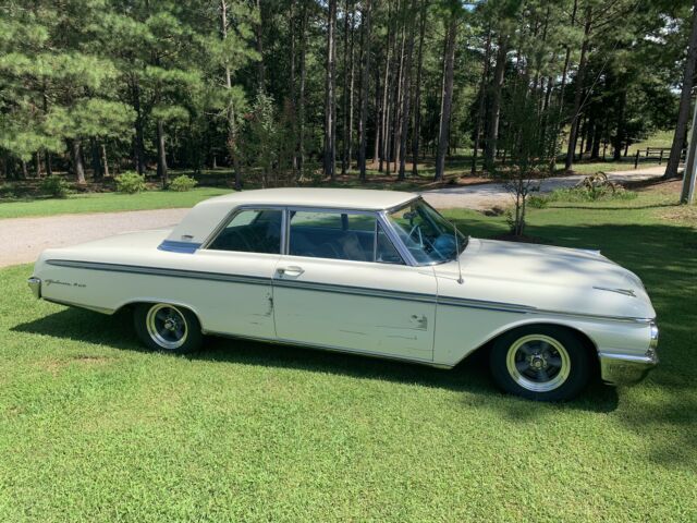Ford Galaxie 500 1962 image number 24