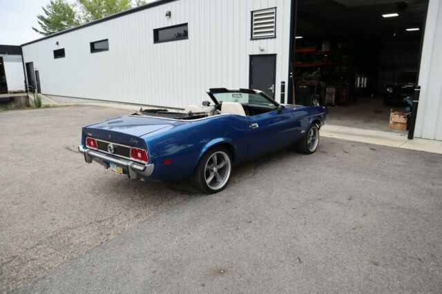 Ford Mustang 1973 image number 24