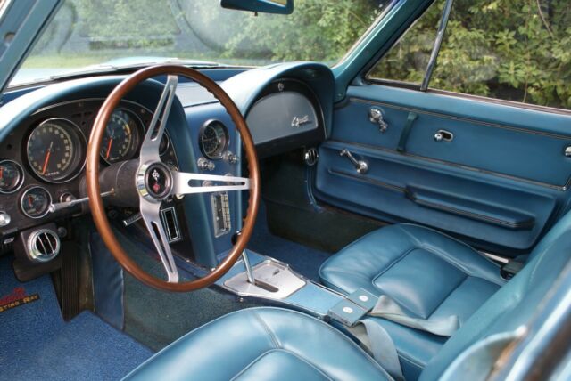 Chevrolet Corvette 1965 image number 23