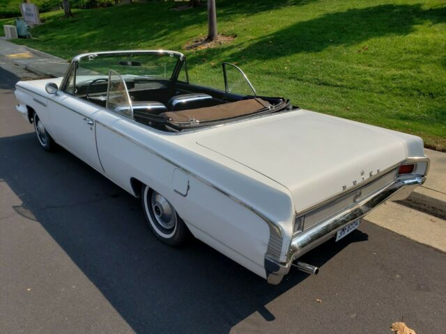 Buick Skylark 1963 image number 9