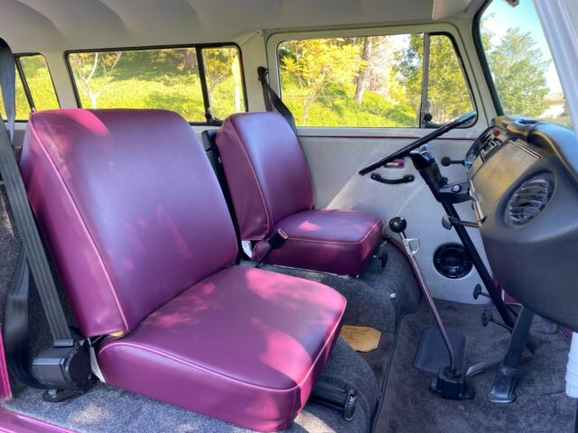 Volkswagen Bus/Vanagon 1971 image number 31