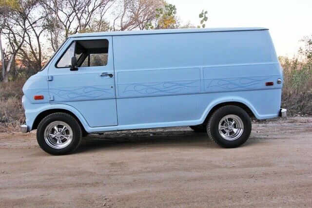 Ford E-Series Van 1970 image number 21