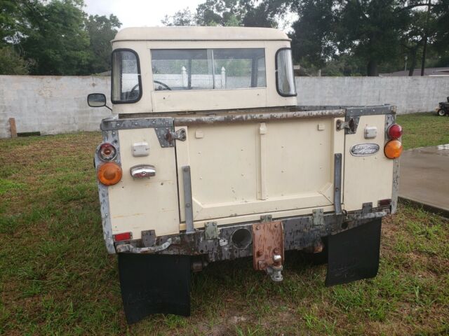 Land Rover Defender 1972 image number 11