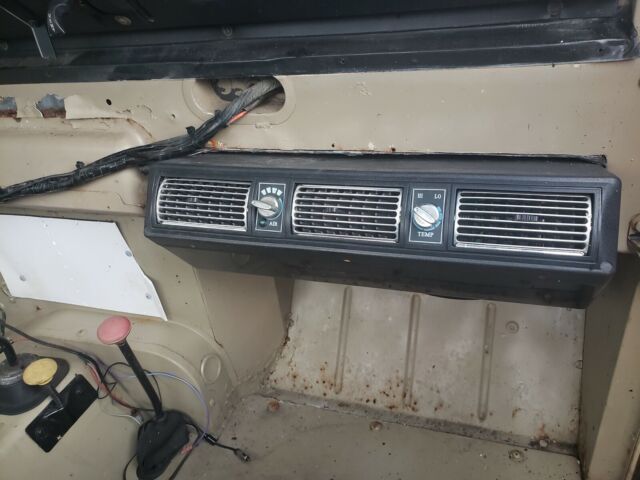Land Rover Defender 1972 image number 6