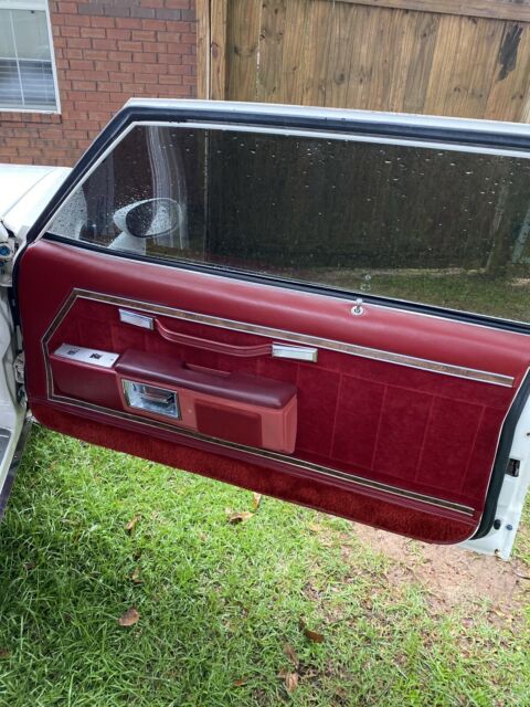 Pontiac Bonneville 1979 image number 23