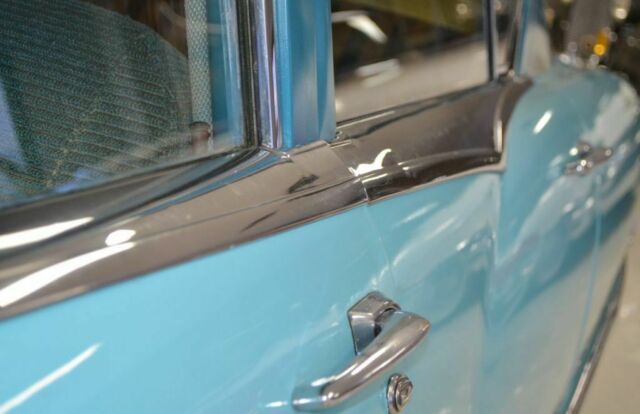 Kaiser Manhattan Four Door Sedan 1952 image number 20