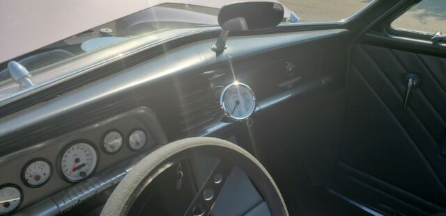 Studebaker Commander Eight 1951 image number 18