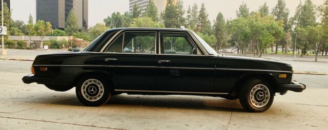 Mercedes-Benz 280 1974 image number 17