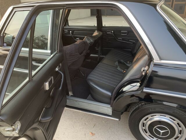 Mercedes-Benz 280 1974 image number 22