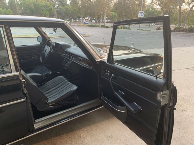 Mercedes-Benz 280 1974 image number 8