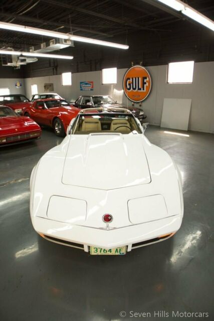 Chevrolet Corvette 1974 image number 2