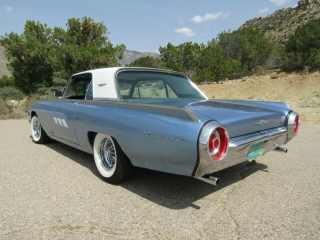 Ford Thunderbird 1963 image number 1
